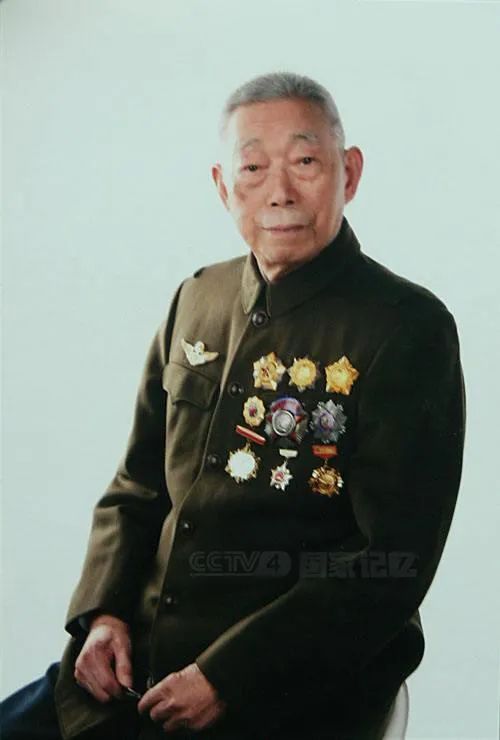 DƬ